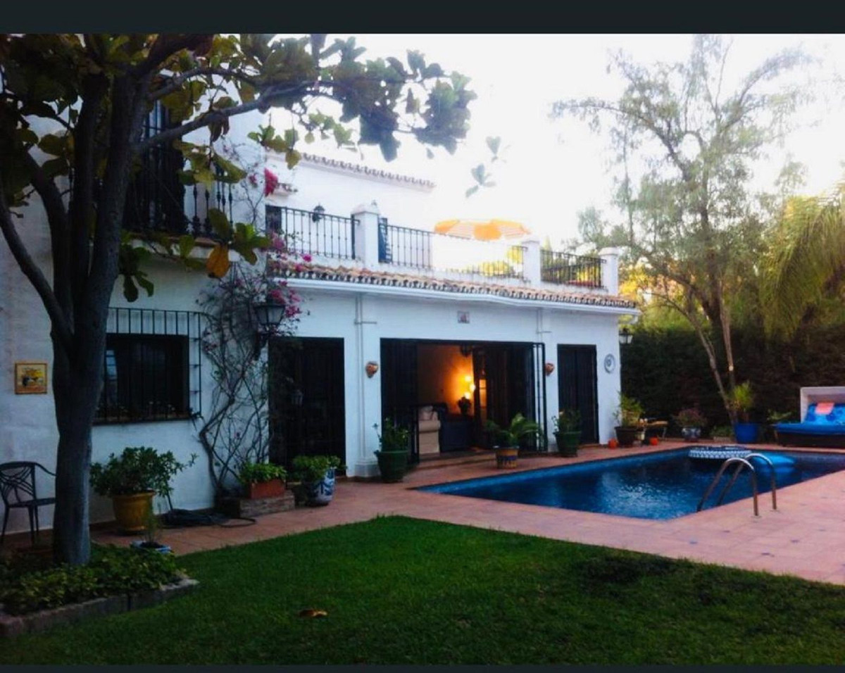 Villa - Chalet en venta en Benahavís R4314379