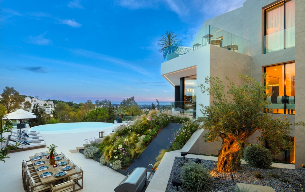 Detached Villa for sale in Marbella R4042654