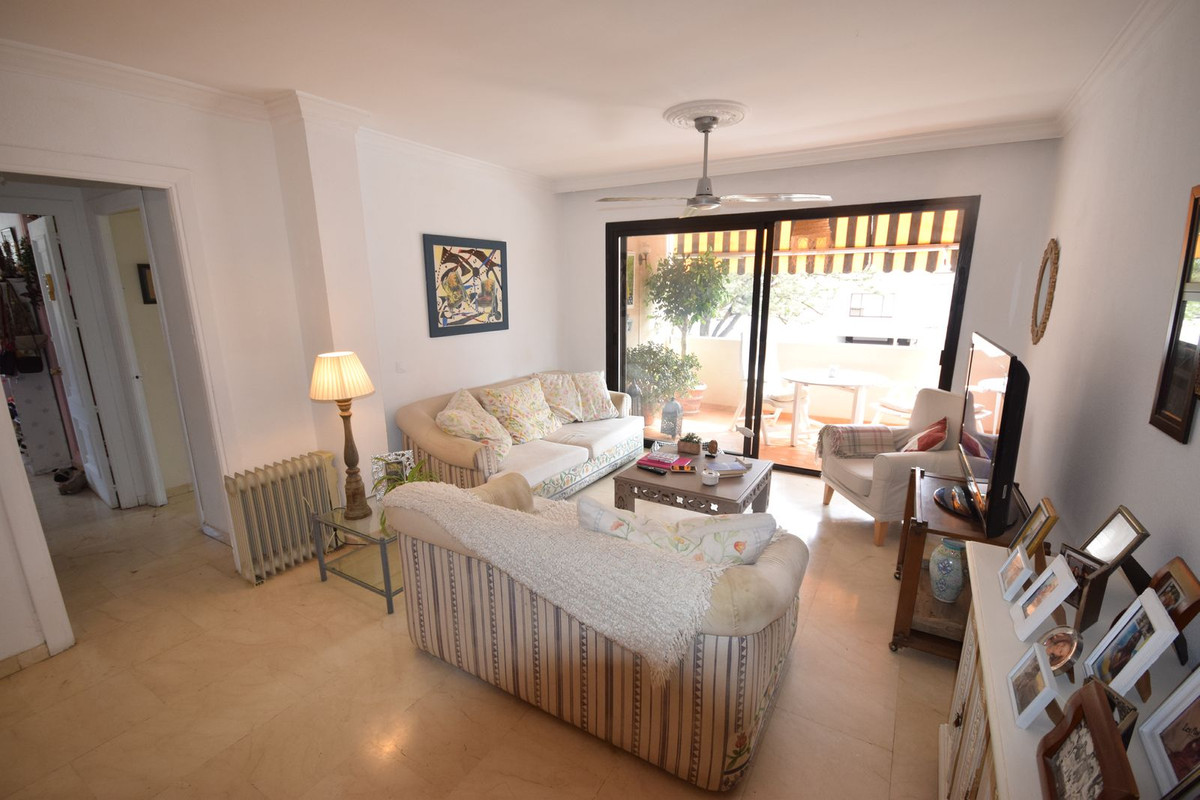 Middle Floor Apartment for sale in Nueva Andalucía R4040953