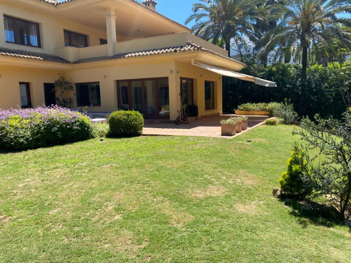 Villa te koop in Sotogrande R4399345
