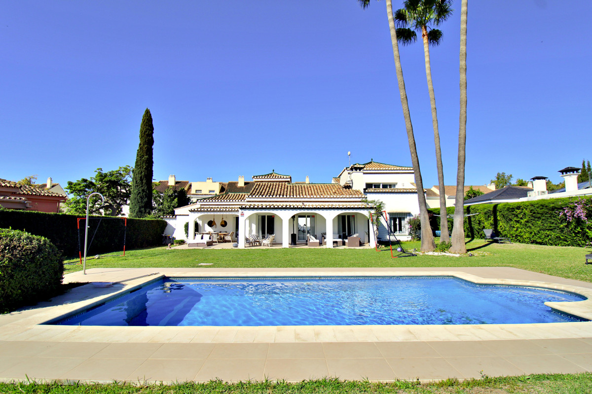 Frontline golf villa in Los Naranjos, very cozy, very private, offering a lot of potential for moder, Spain