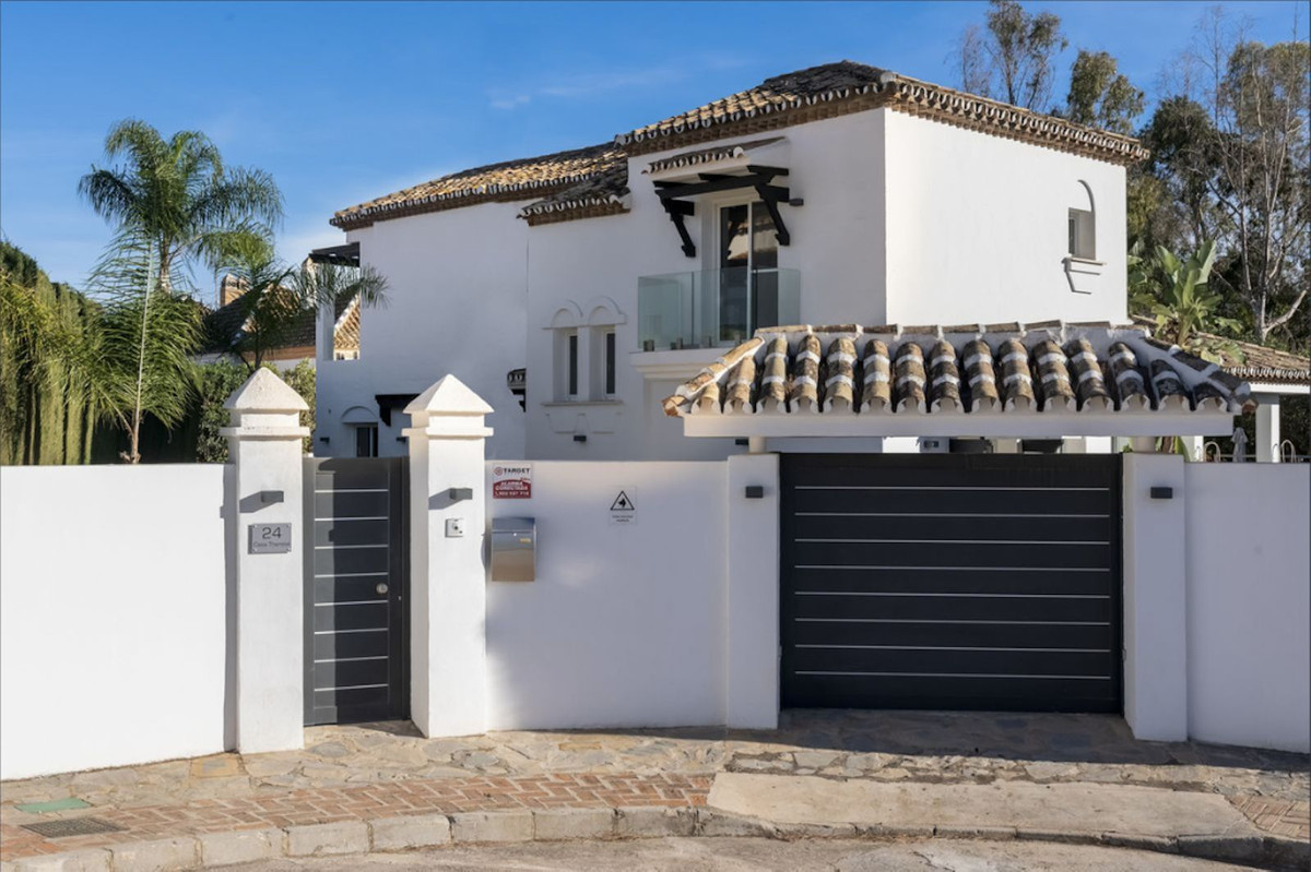 ES166283: Villa  in Nueva Andalucía