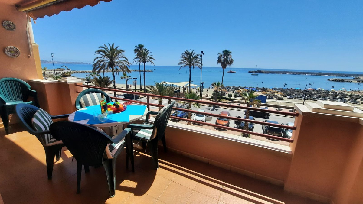 Front line beach apartment for sale with fantastic sea views. Offers 2 bedrooms and 2 bathrooms, lou, Spain
