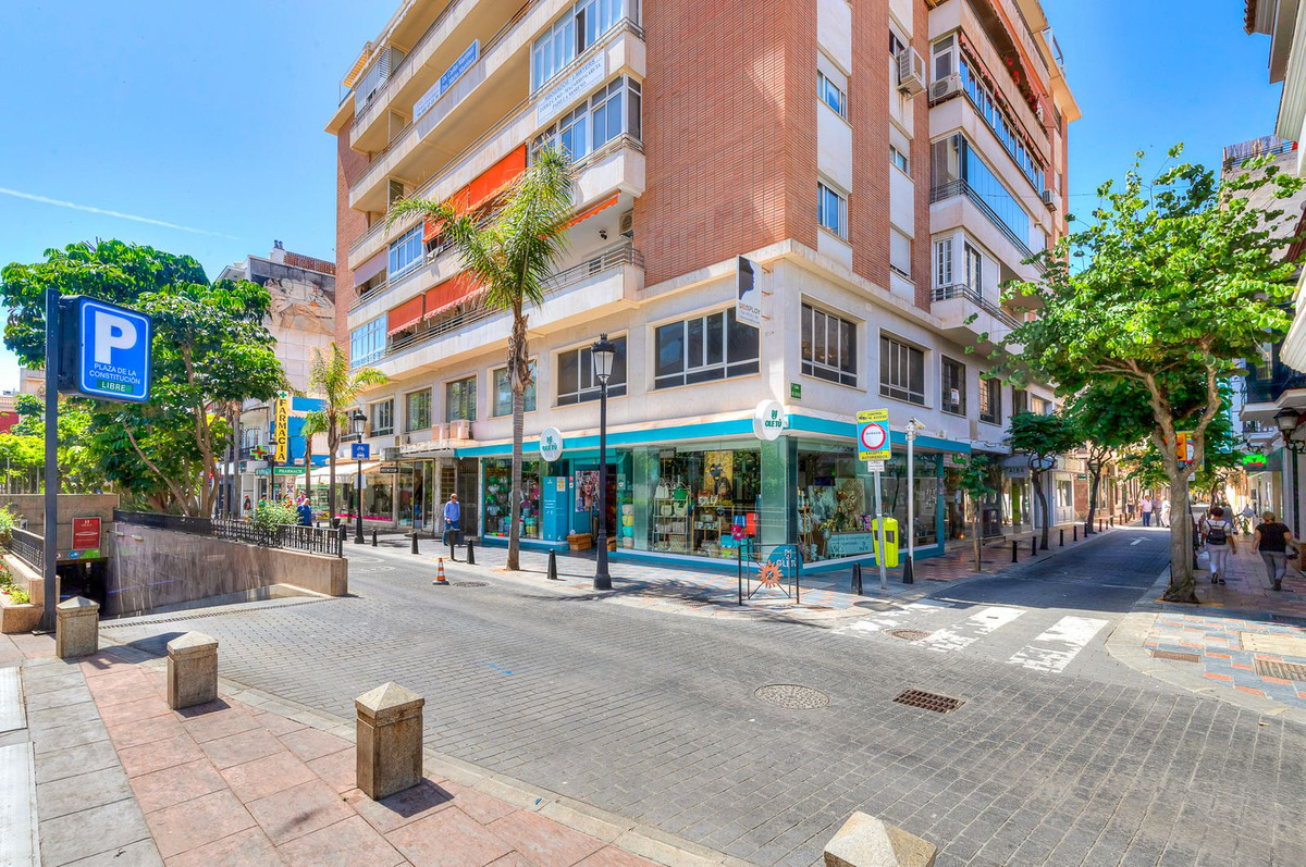 						Commercial  Office
													for sale 
																			 in Fuengirola
					