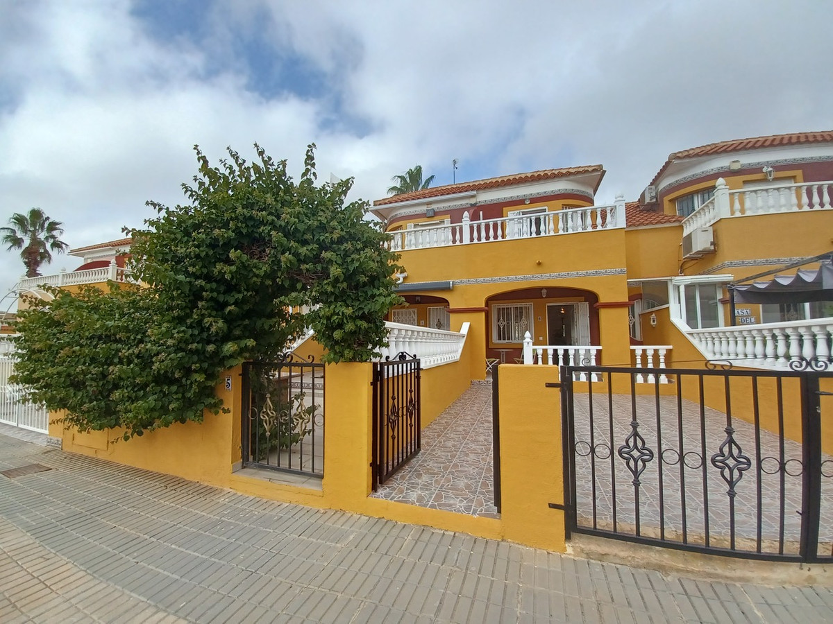 This well presented property is located in La Regia,  a stone's throw from La Zenia Boulevard, , Spain