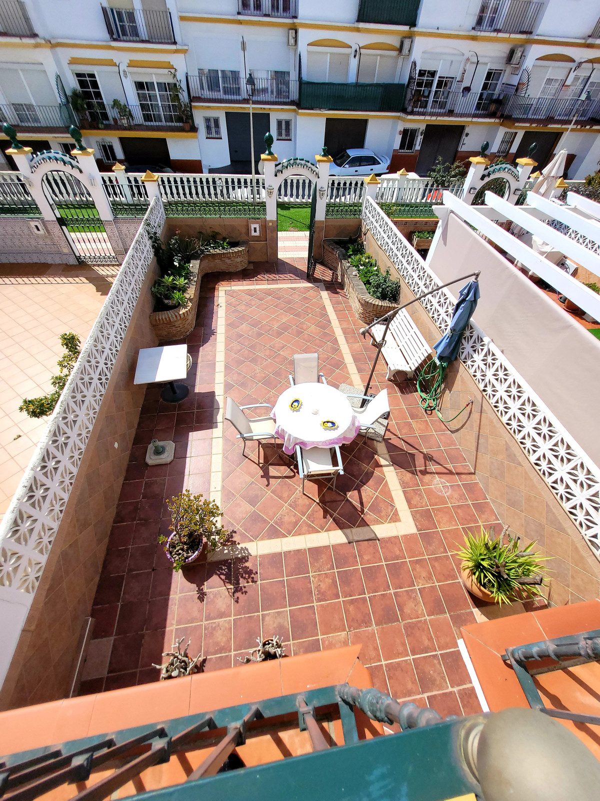 Beautiful townhouse in Estepona town. 
The property consists of a levels with 180sqm, in the ground , Spain