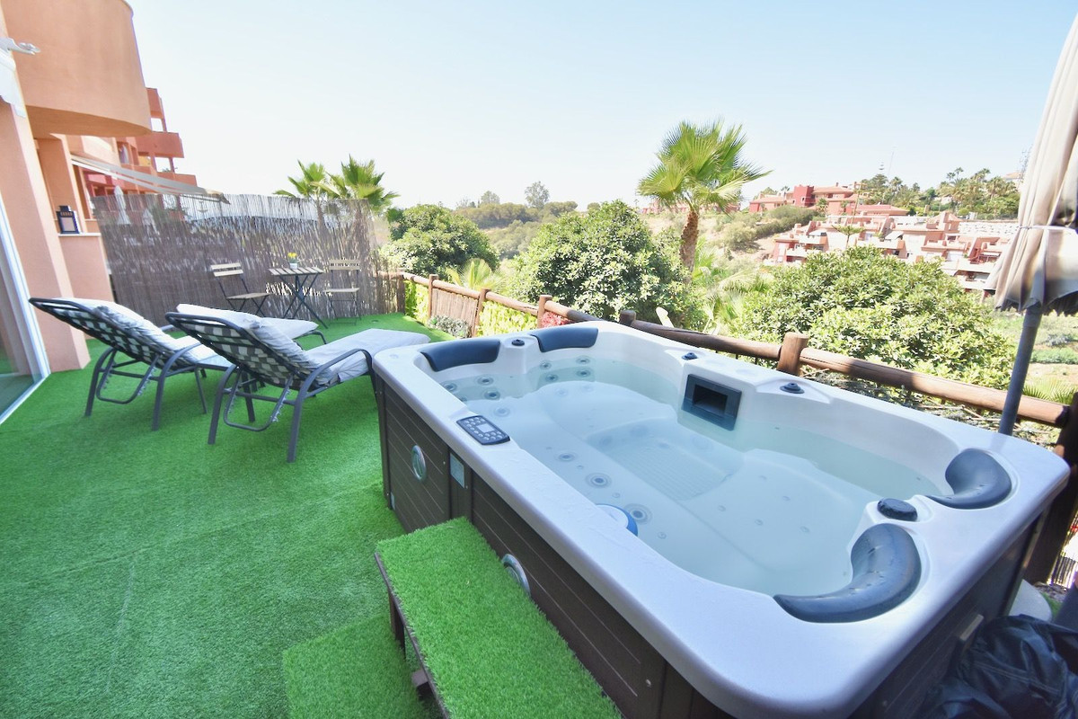 FANTASTIC GROUND FLOOR APARTMENT WITH PRIVATE GARDEN AND SEA VIEWS

    This large property has a pr, Spain