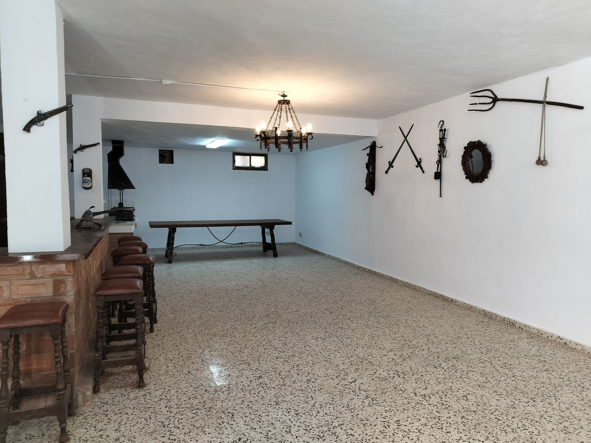 Villa te koop in El Coto R4415017