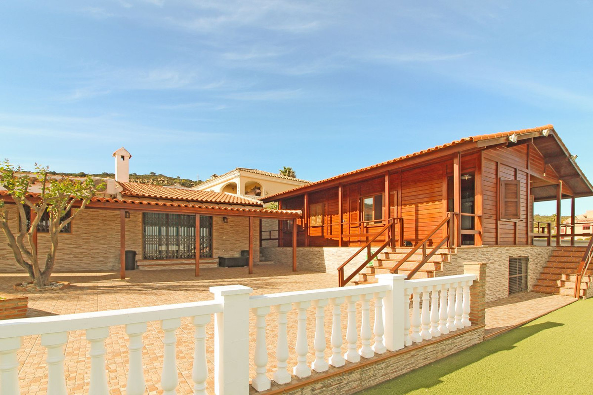 Villa te koop in Torreguadiaro R4679695