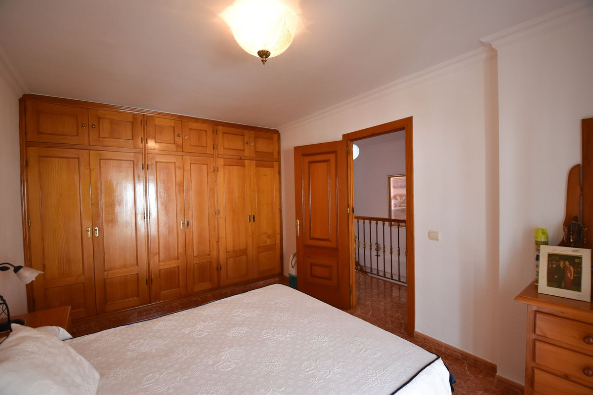 Unifamiliar con 4 Dormitorios en Venta Nueva Andalucía