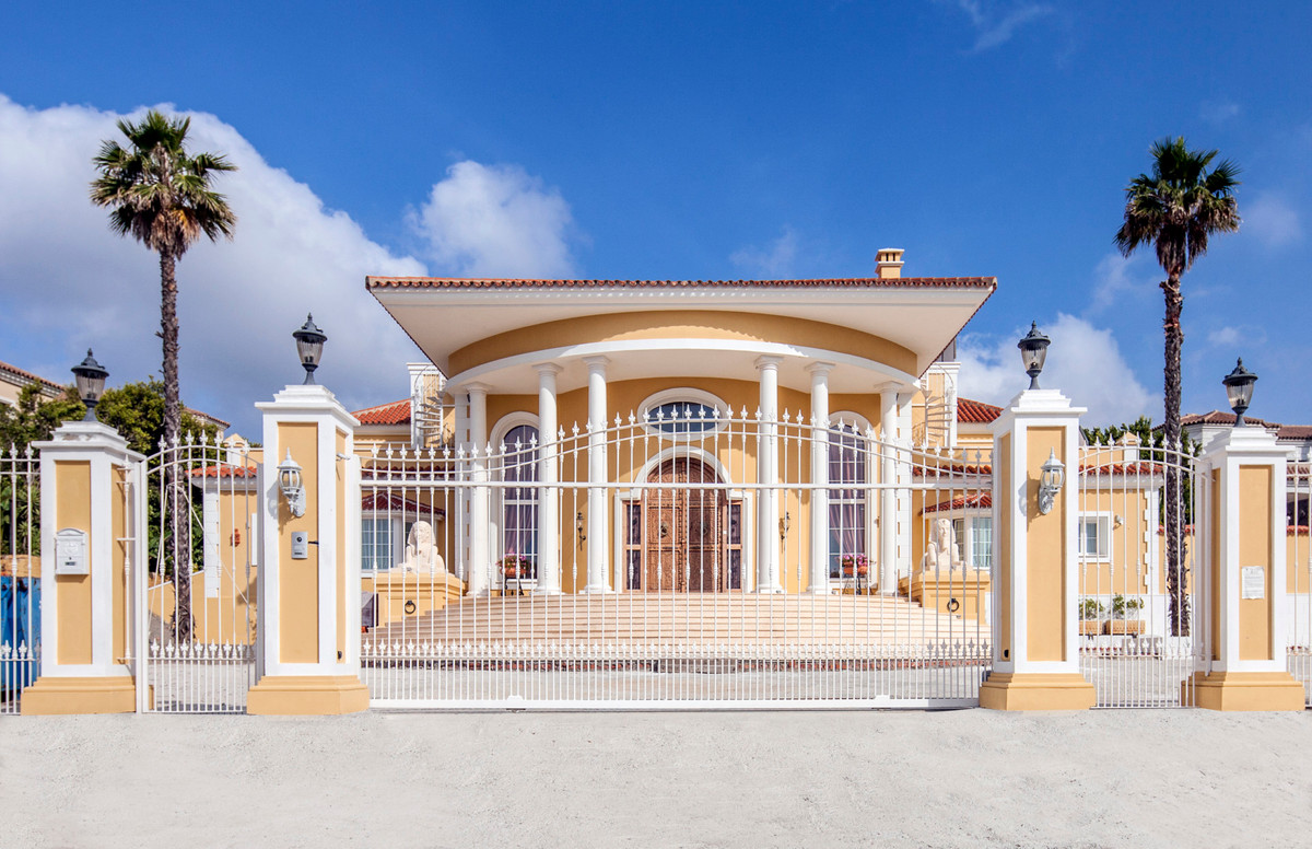 Villa te koop in Sotogrande R3901831