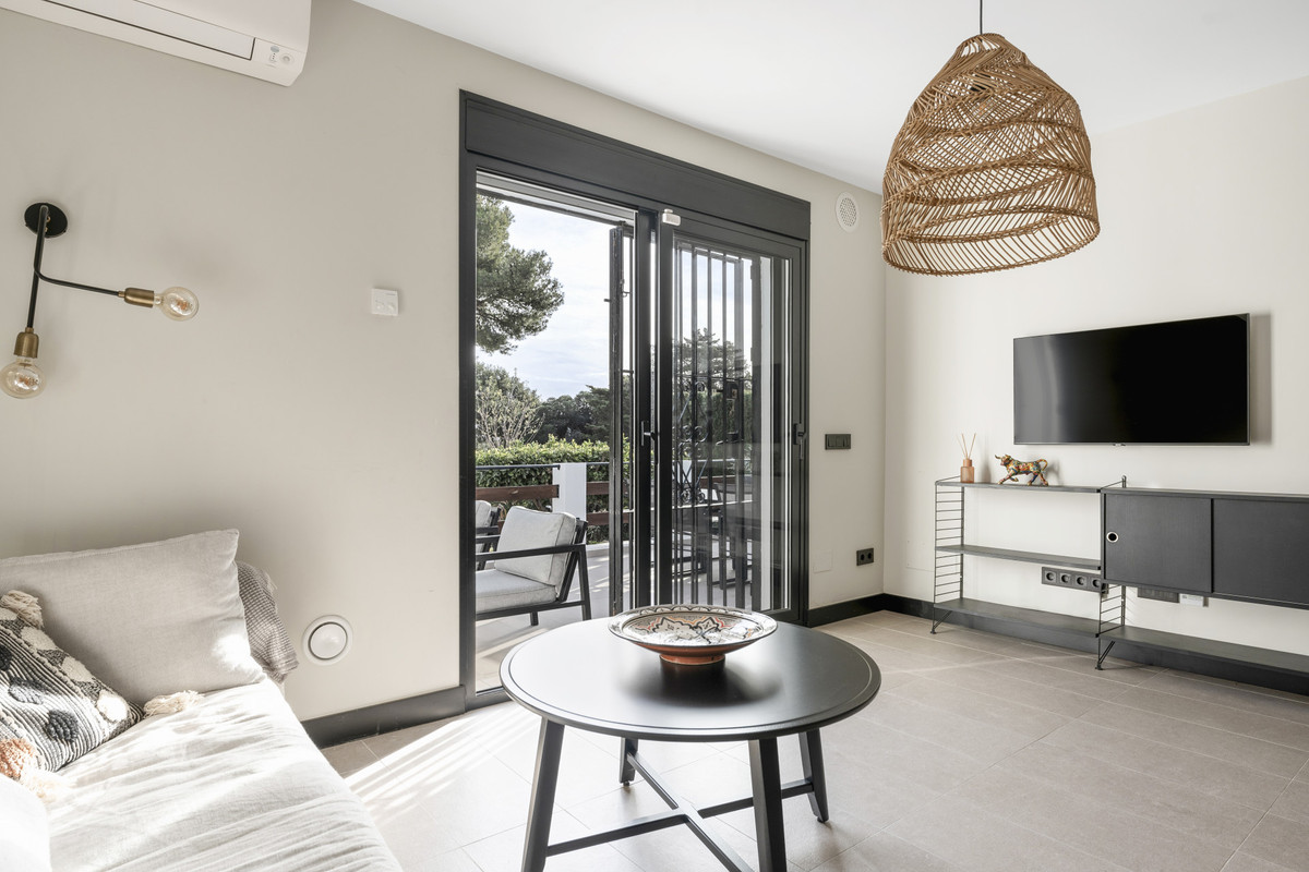 Apartment in Nueva Andalucia, Costa del Sol, Málaga on Costa del Sol For Sale