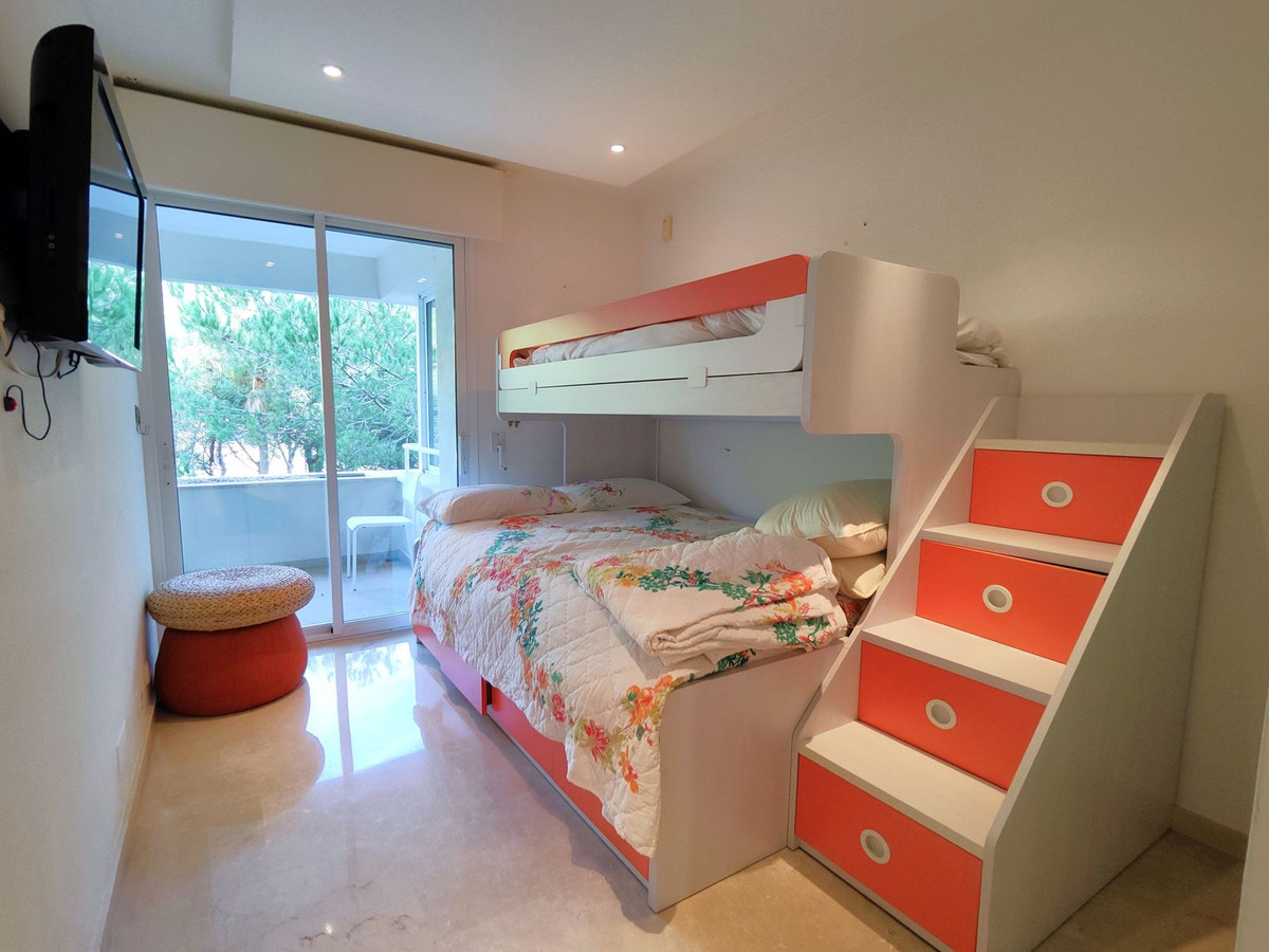 Apartamento con 3 Dormitorios en Venta Estepona