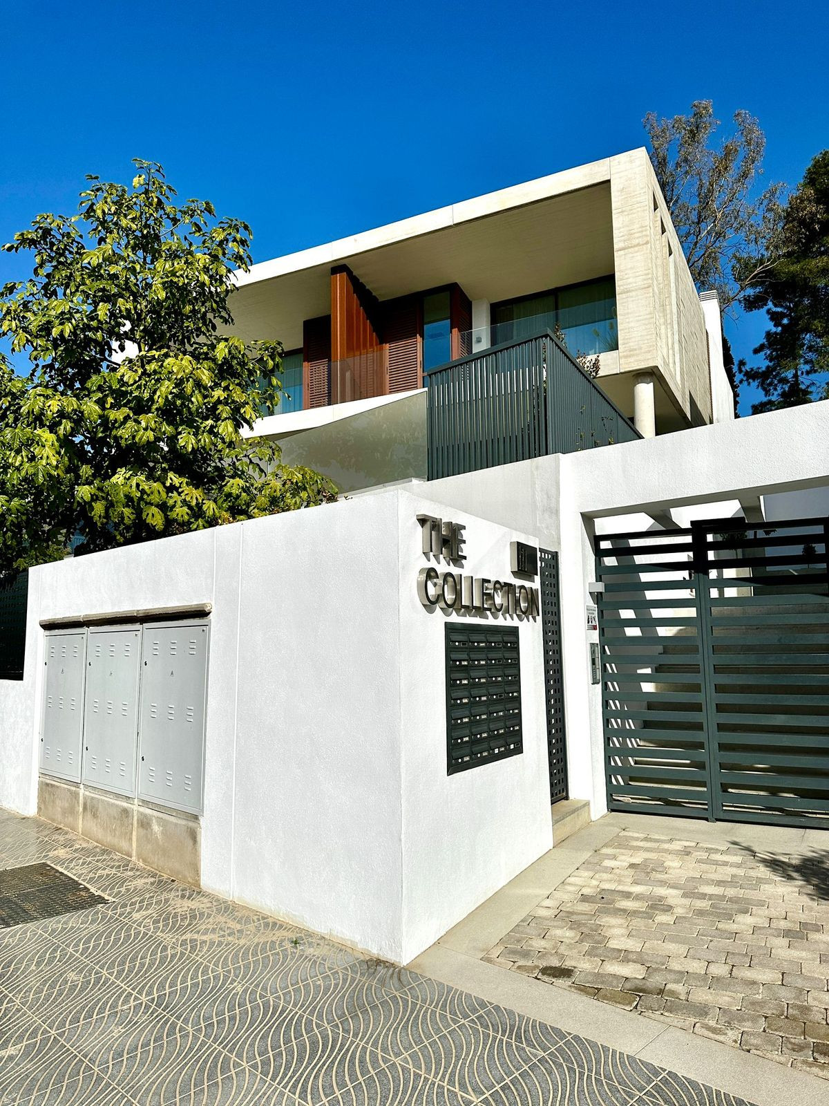 Villa Semi Detached in The Golden Mile, Costa del Sol
