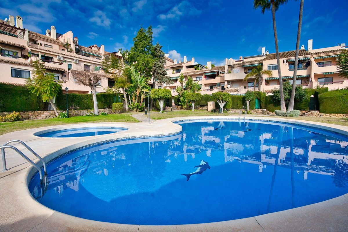 Middle Floor Apartment for sale in Bel Air, Costa del Sol