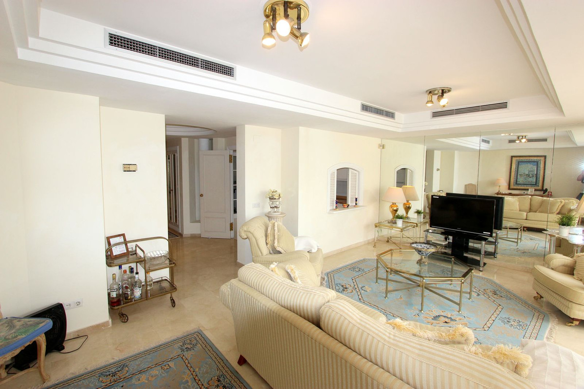 2 bedroom Apartment For Sale in New Golden Mile, Málaga - thumb 20