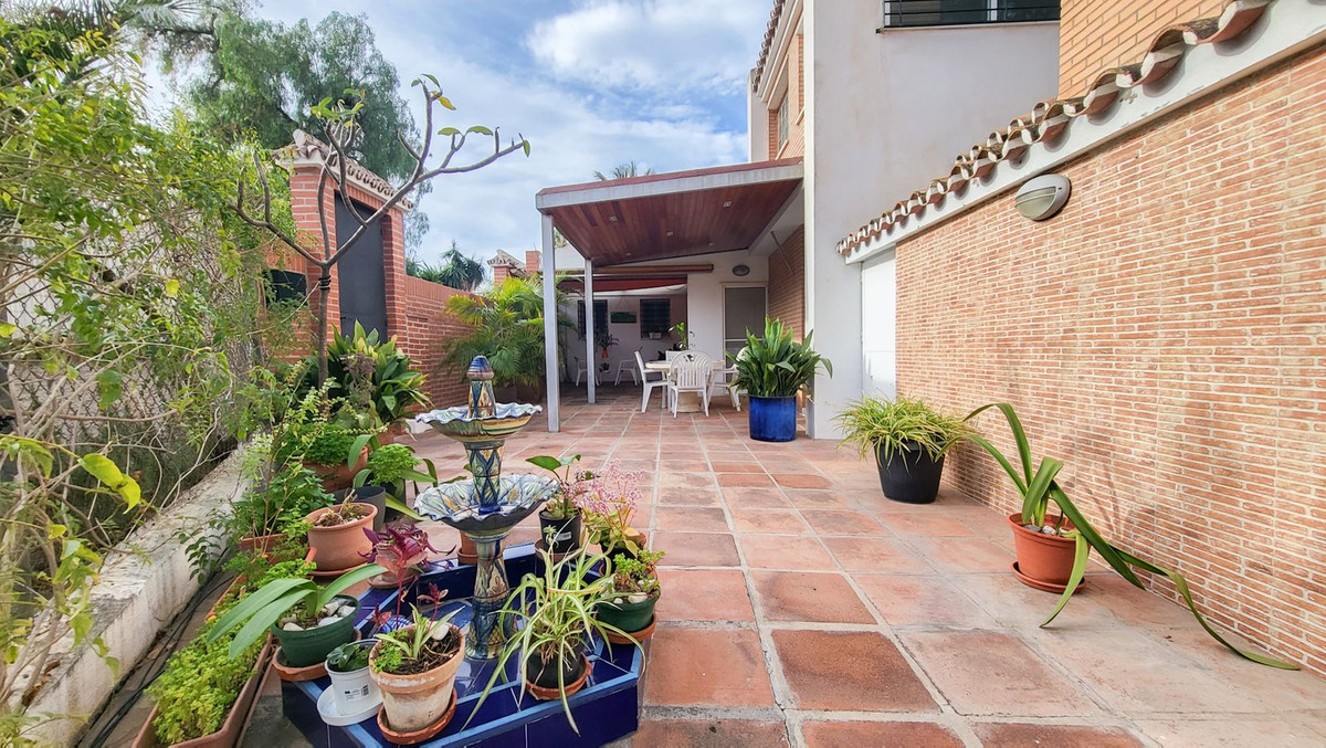 						Villa  Detached
													for sale 
																			 in Málaga
					