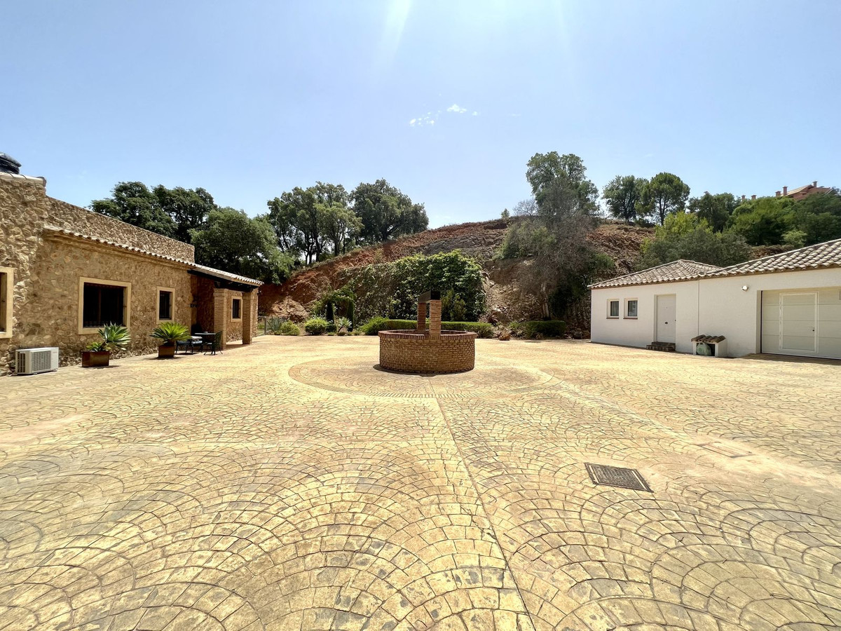 A UNIQUE PROPERTY FOR SALE AT A VERY COMPETITIVE PRICE!!!

Beautiful private finca located on a larg, Spain