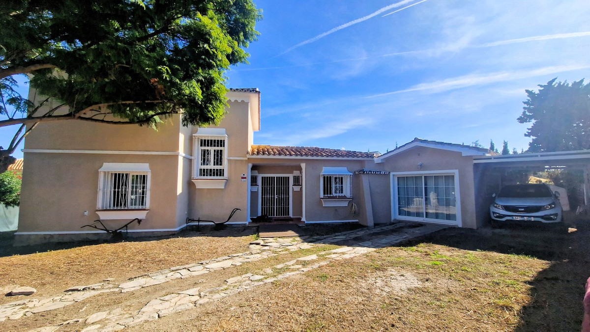 Villa Detached in San Pedro de Alcántara, Costa del Sol
