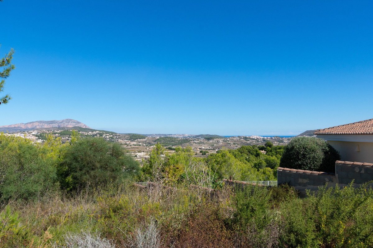 This land is located in the upper area of ??Benimeit with views of Teulada.
The land is inclined and, Spain