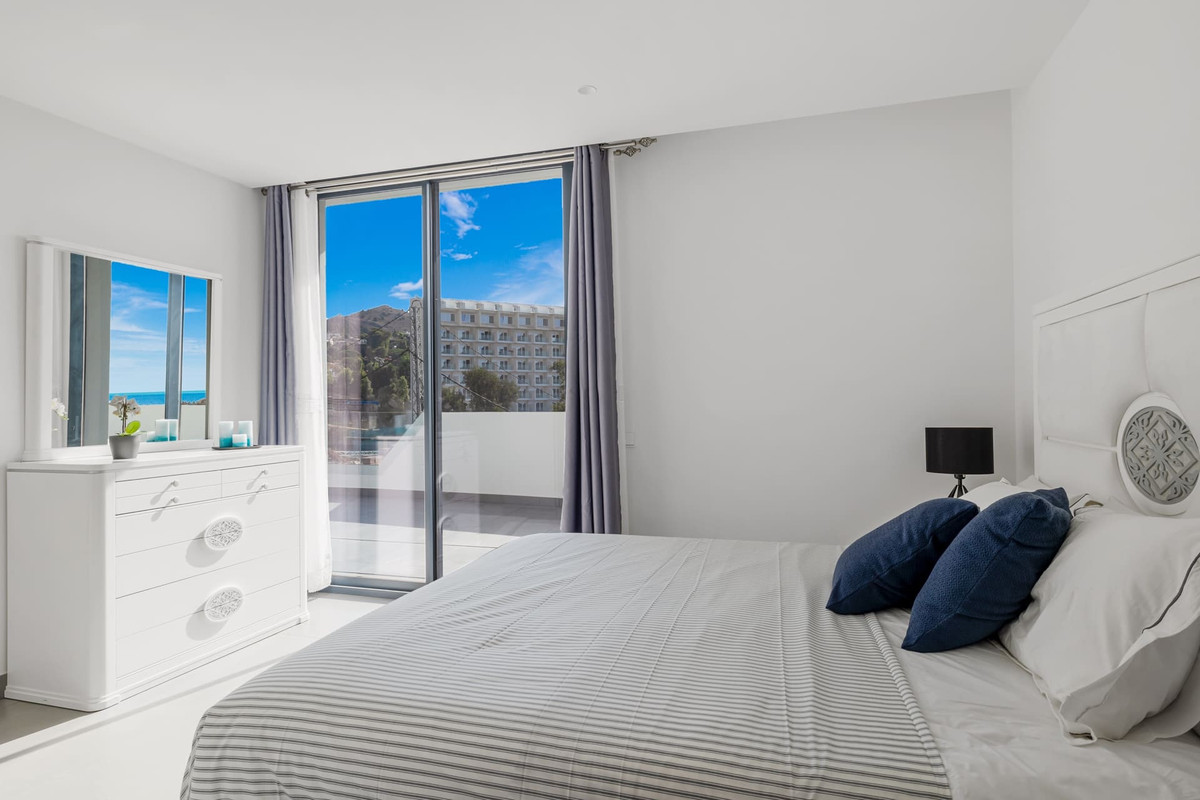 2 bedroom Apartment For Sale in Fuengirola, Málaga