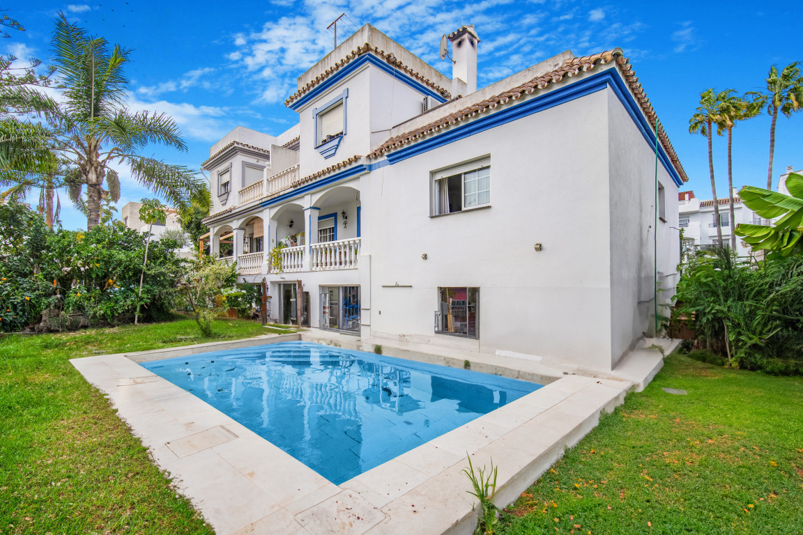 Villa for Sale in Costalita, Costa del Sol