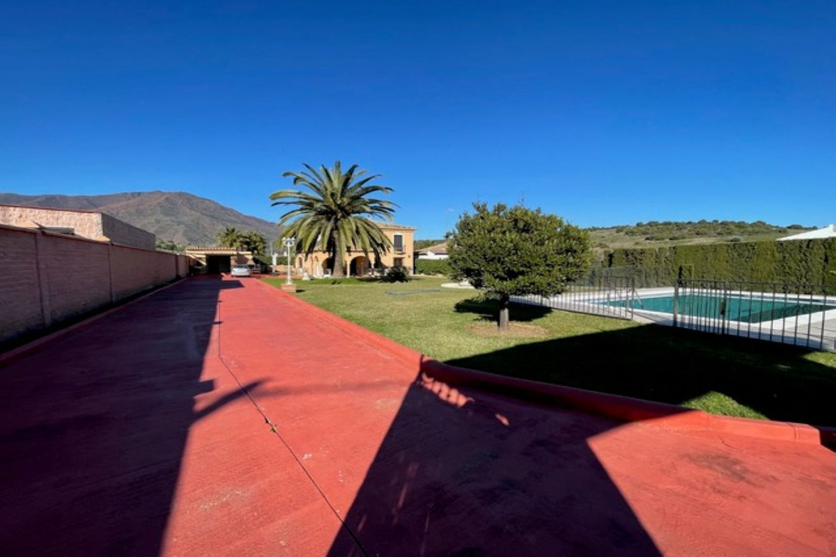  Villa, Finca  for sale    en Estepona