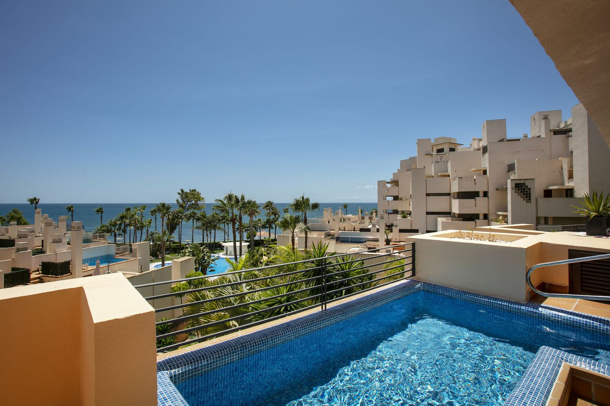 Middle Floor Apartment for sale in Estepona R4346320