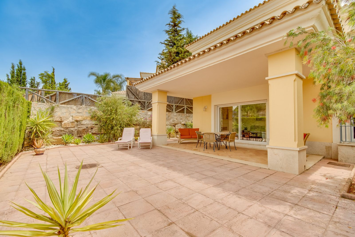 Villa for sale in Santa Clara, Costa del Sol
