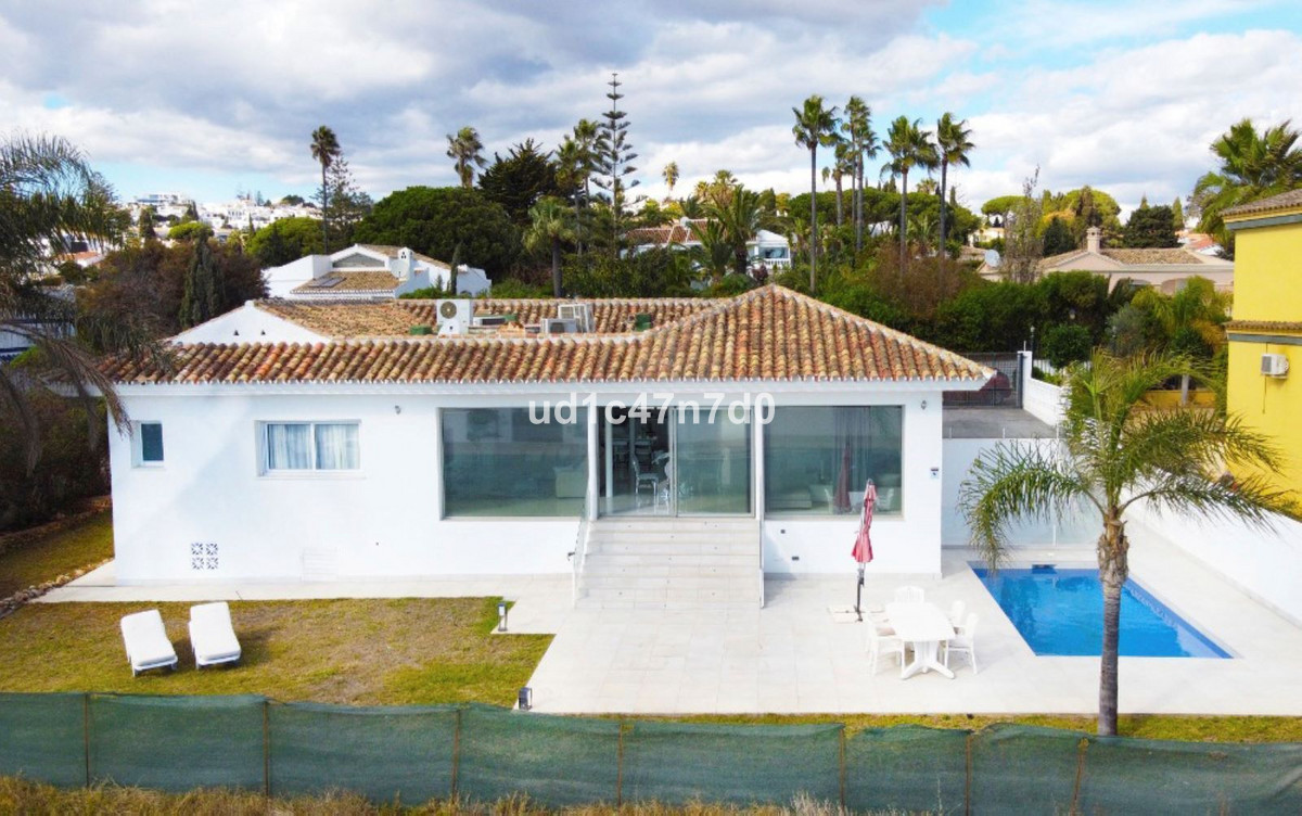 Villa te koop in El Chaparral R4641694
