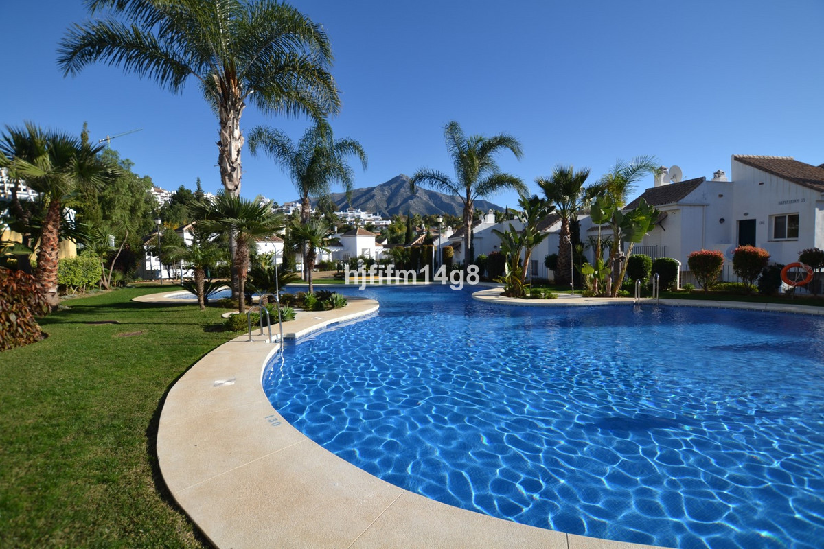 Great apartment for sale in Senorio de Gonzaga which offers a peaceful home base for those dreaming , Spain