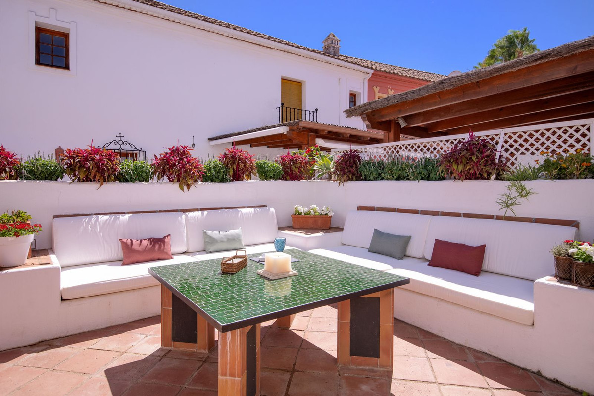 Villa, Pareada  en venta    en Guadalmina Baja