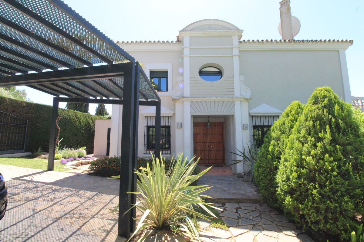 4 bed Villa for sale in Sotogrande Alto