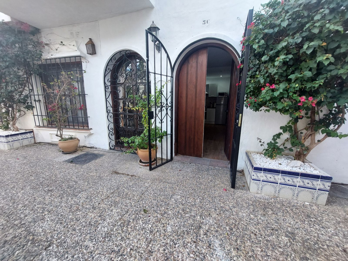 1 Bedroom Ground Floor Apartment For Sale Benahavís, Costa del Sol - HP4428814