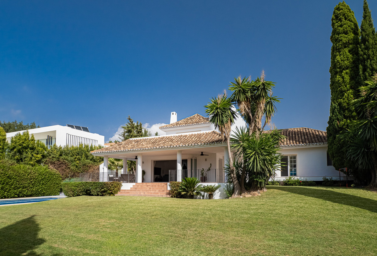 The property is well presented, enjoys all day sunshine and is bright and spacious throughout.

Ther, Spain