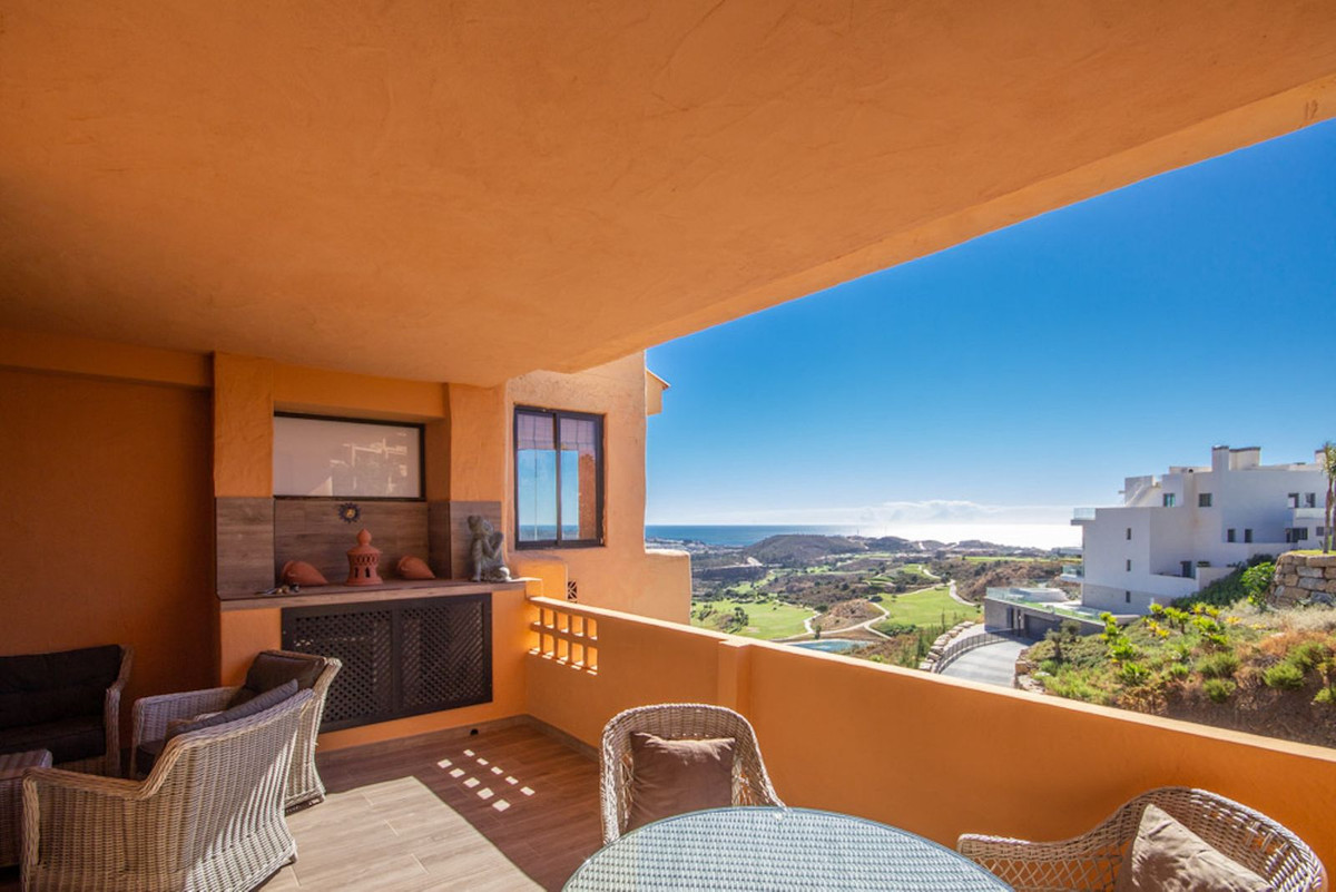 2 bed, 2 bath Apartment - Middle Floor - for sale in Calanova Golf, Málaga, for 210,000 EUR