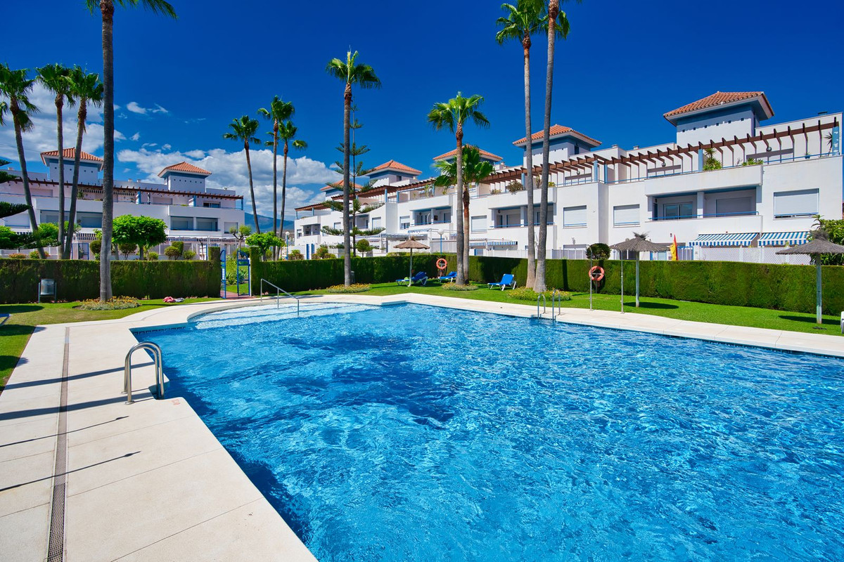 OPORTUNITY. Wide detached townhouse in wellknow Urb at Bel Air, 600m distance to the beach and close, Spain