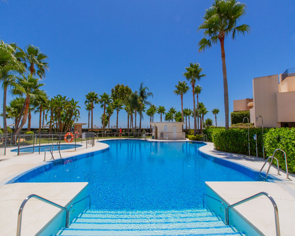 Middle Floor Apartment for sale in New Golden Mile, Costa del Sol