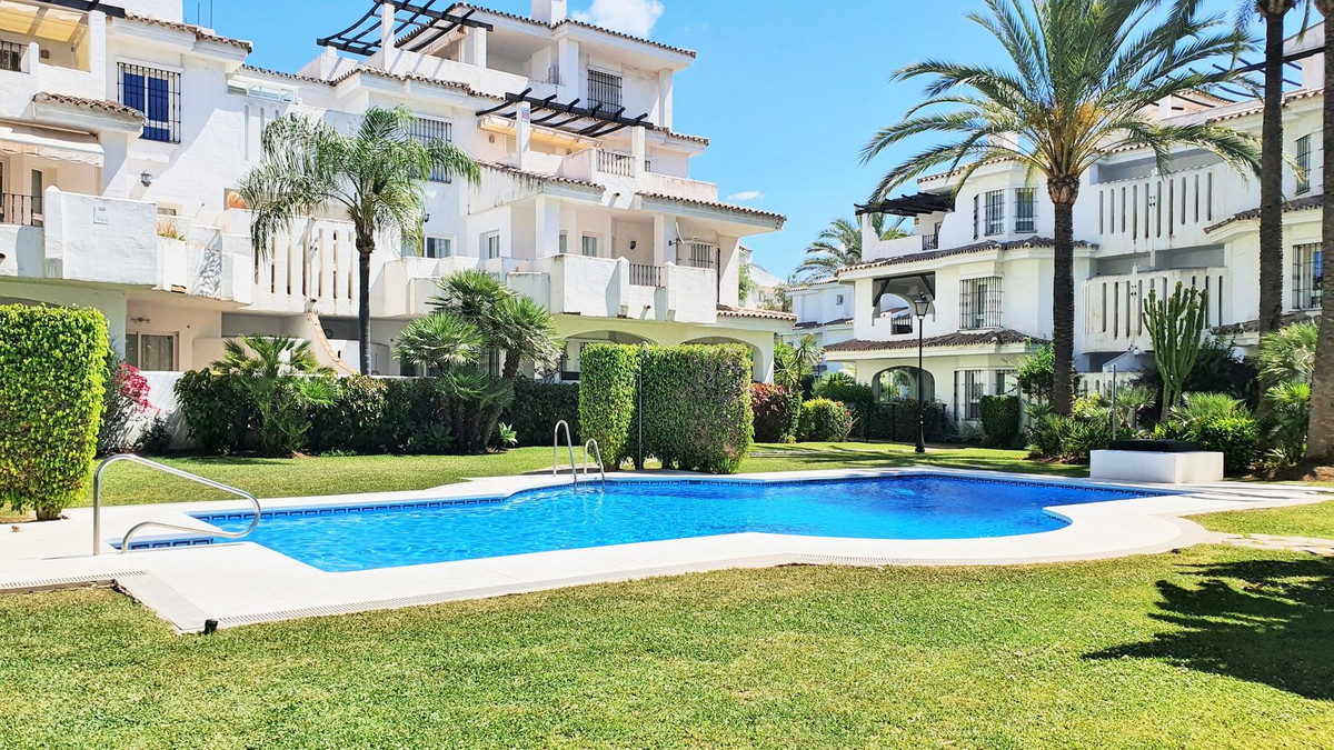 Apartment in the well known urbanization Los Naranjos de Marbella.
Second floor in gated complex wit, Spain