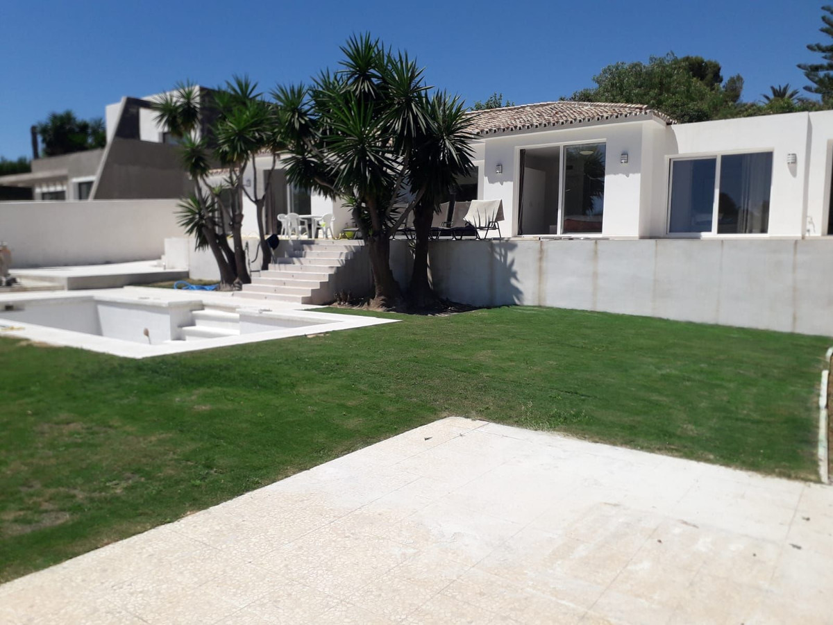 						Villa  Detached
													for sale 
															and for rent
																			 in Atalaya
					