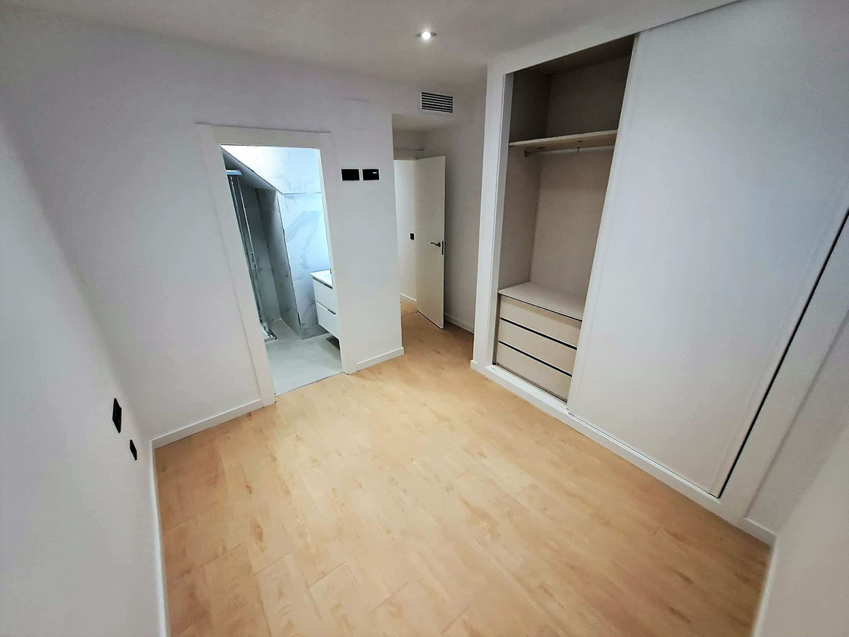 1 bedroom Apartment For Sale in Fuengirola, Málaga - thumb 5