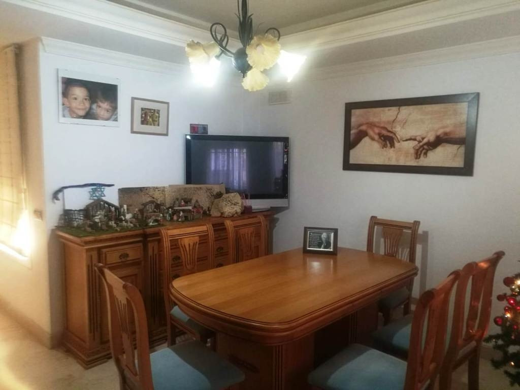 2759-V  For sale a  great  Townhouse in Coin, 30 minutes from Malaga and its airport,  close to all the amenities of the village and still in a quiet