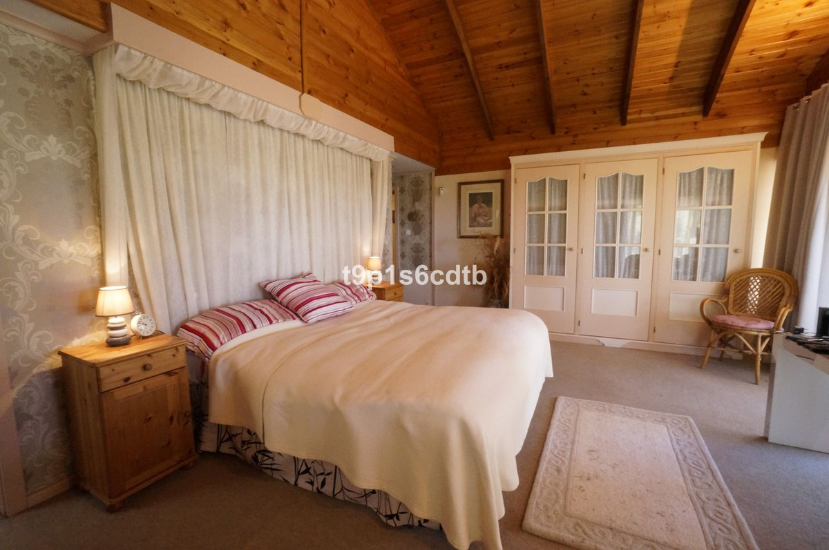 5 Bedroom Detached Villa For Sale Monda