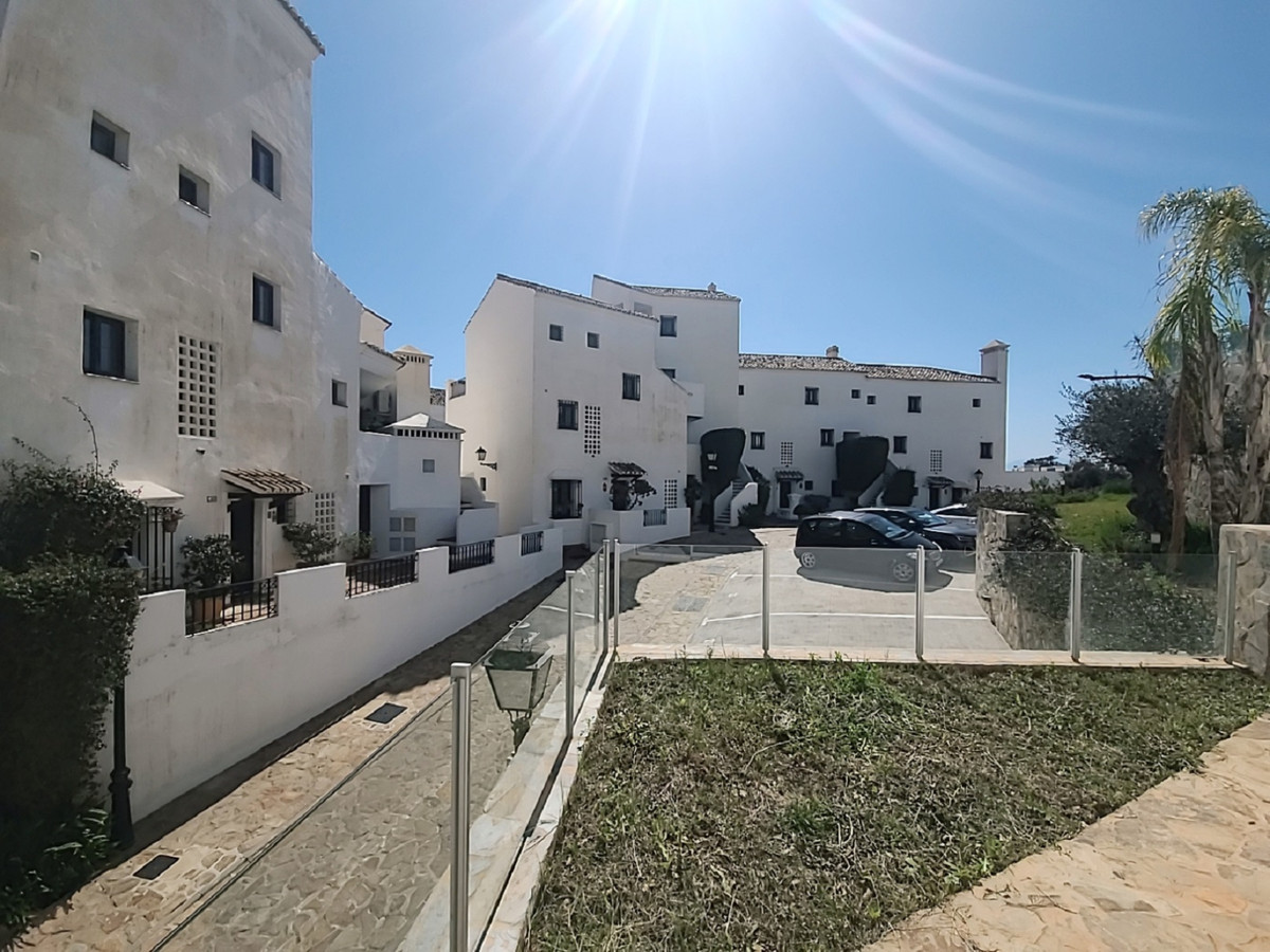 Apartamento Planta Media en Altos de los Monteros, Costa del Sol
