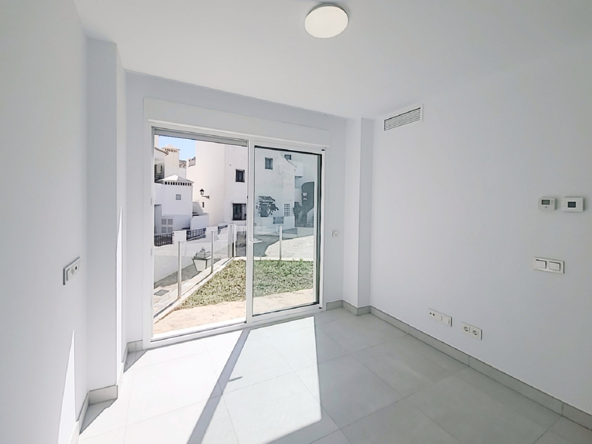 Apartment Middle Floor in Altos de los Monteros, Costa del Sol

