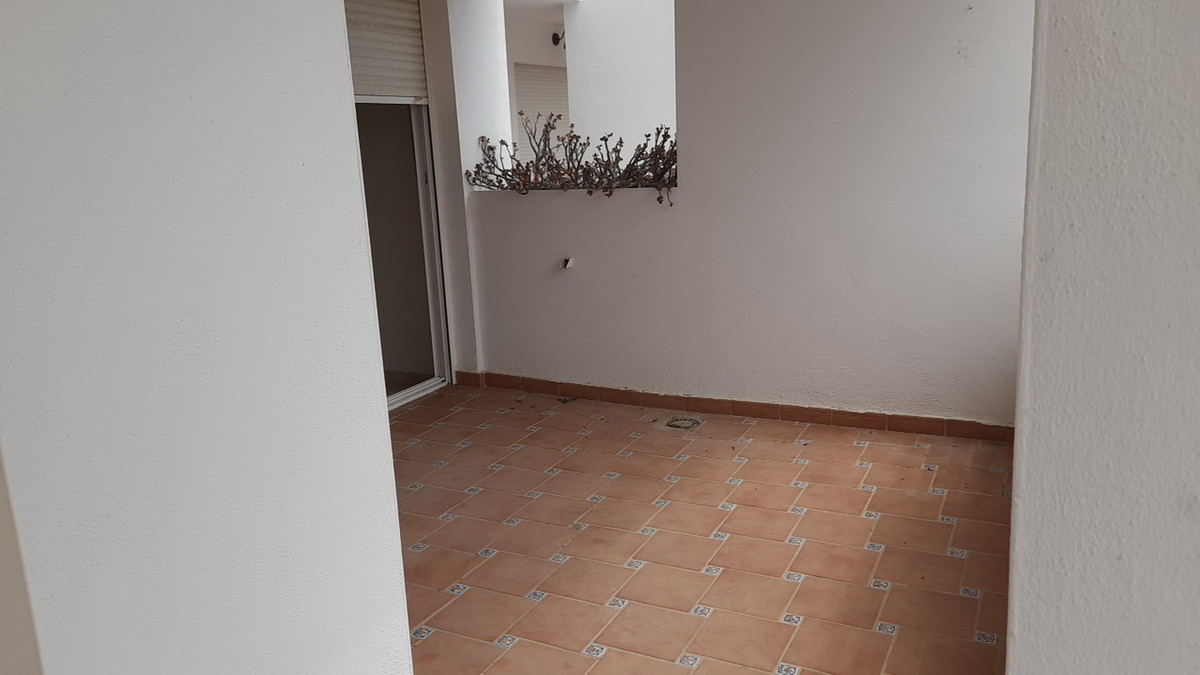 Middle Floor Apartment, La Duquesa, Costa del Sol.