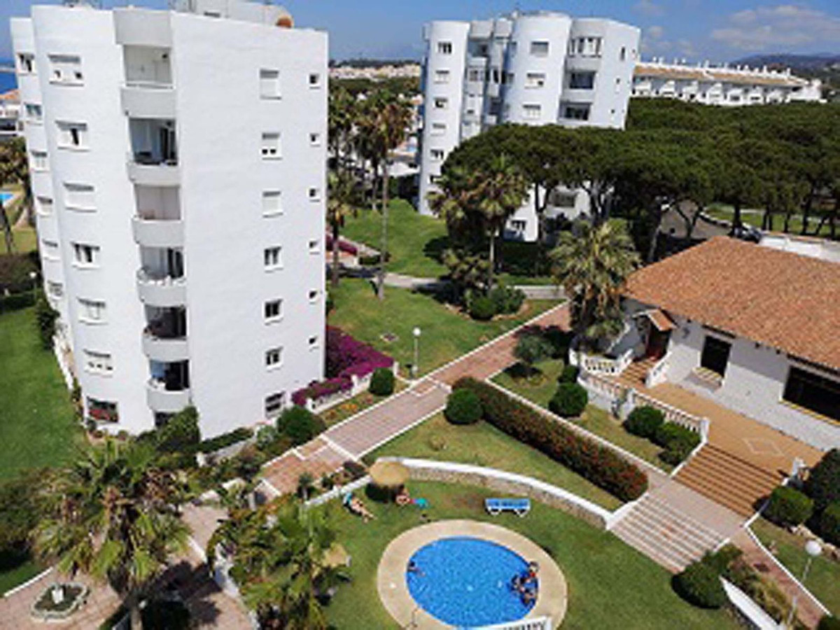 1 Bedroom Middle Floor Apartment For Sale Calahonda