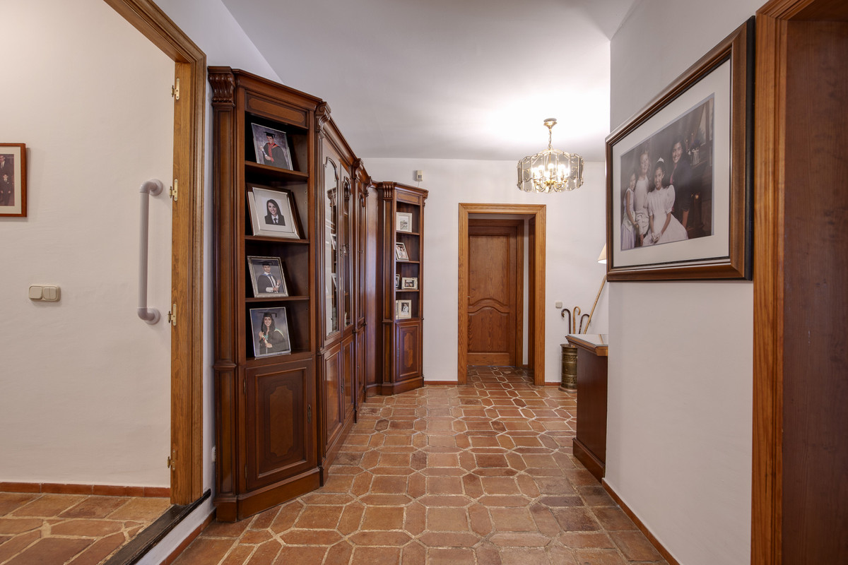 Villa te koop in Guadalmina Alta R4559095
