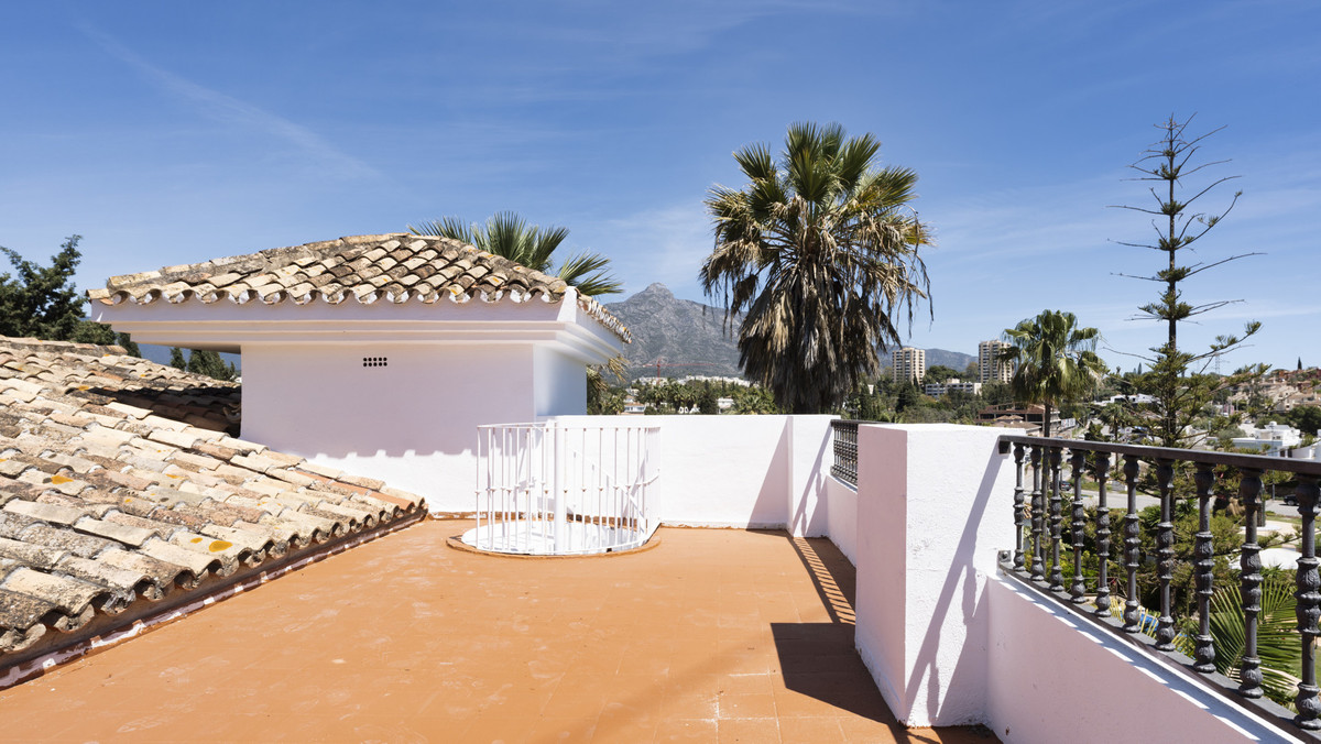 Villa con 4 Dormitorios en Venta Nueva Andalucía