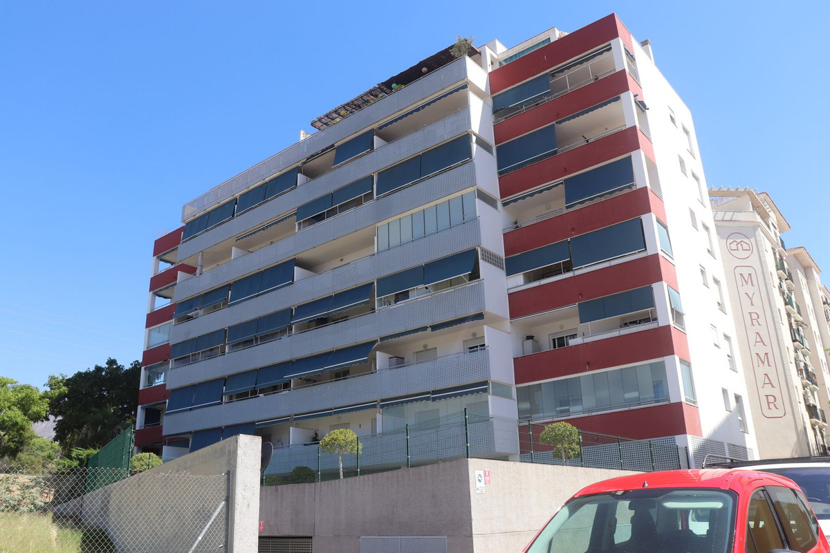 						Apartment  Middle Floor
													for sale 
																			 in Los Boliches
					
